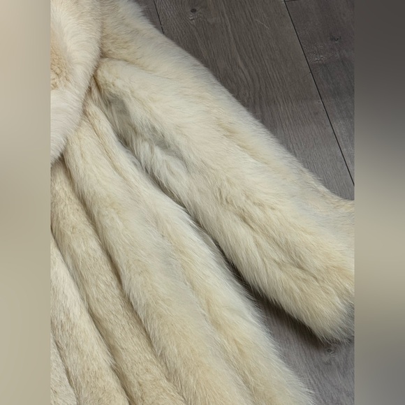 SAGA FOX Elegant White Long Fur Coat - Picture 7 of 12